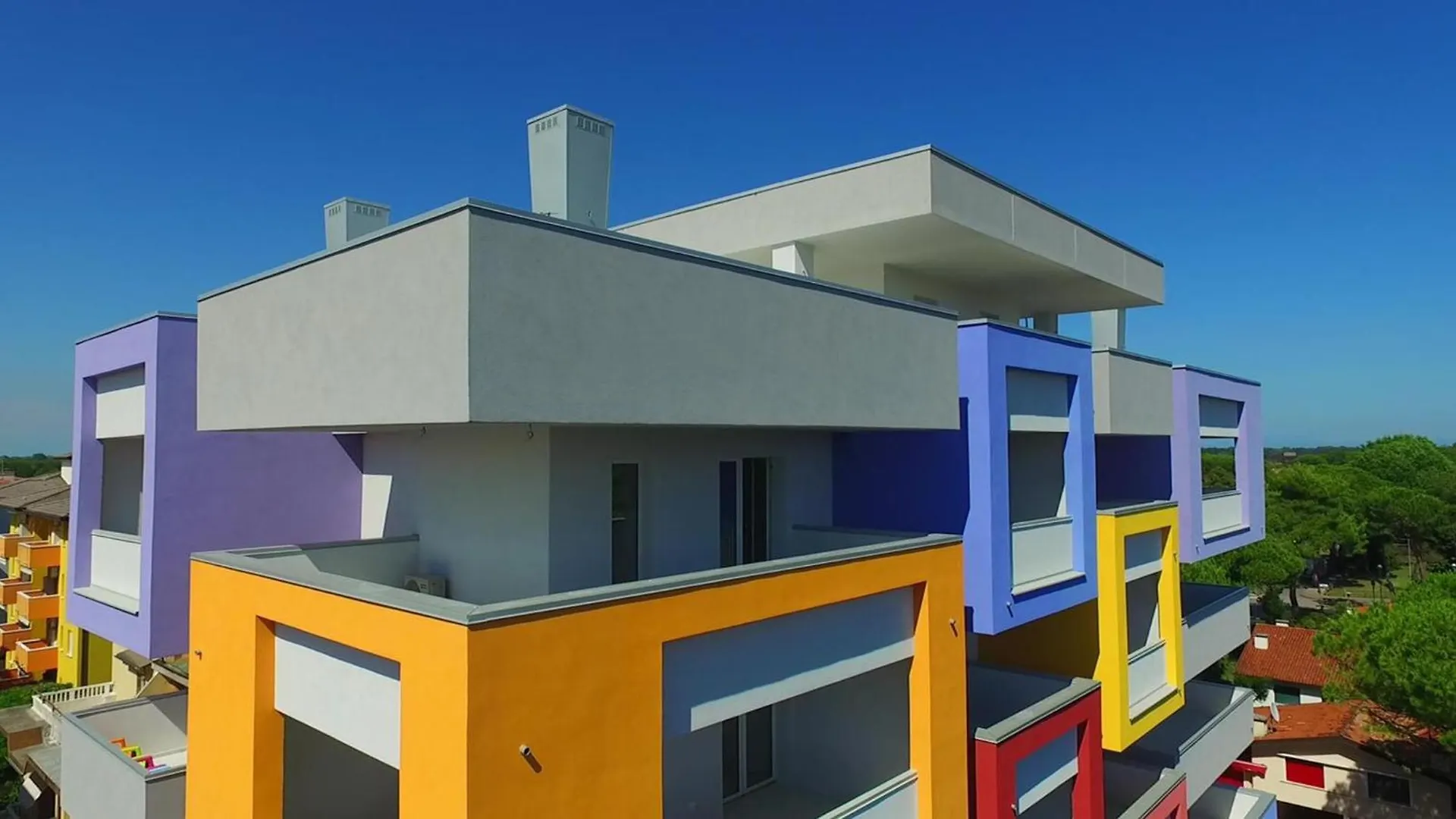 Modern Comfort In Bibione Center Apartment