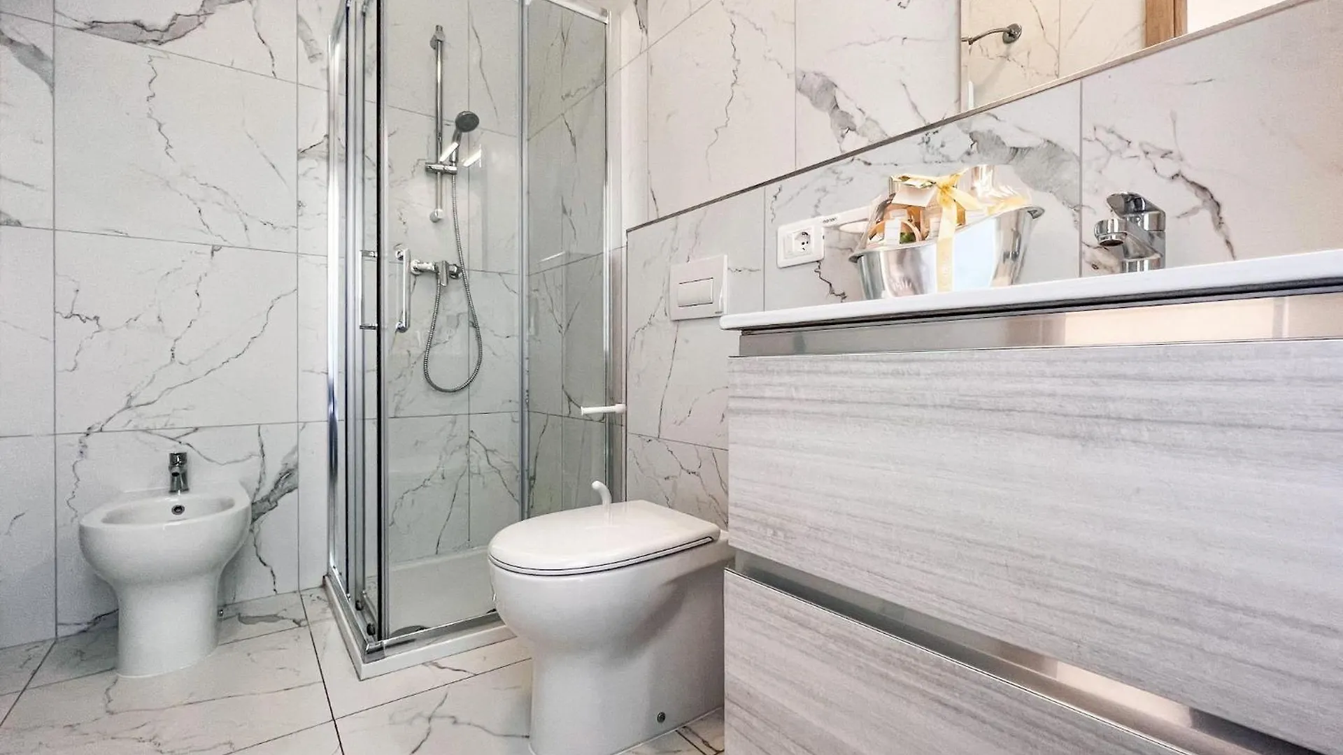 Modern Comfort In Bibione Center Apartment